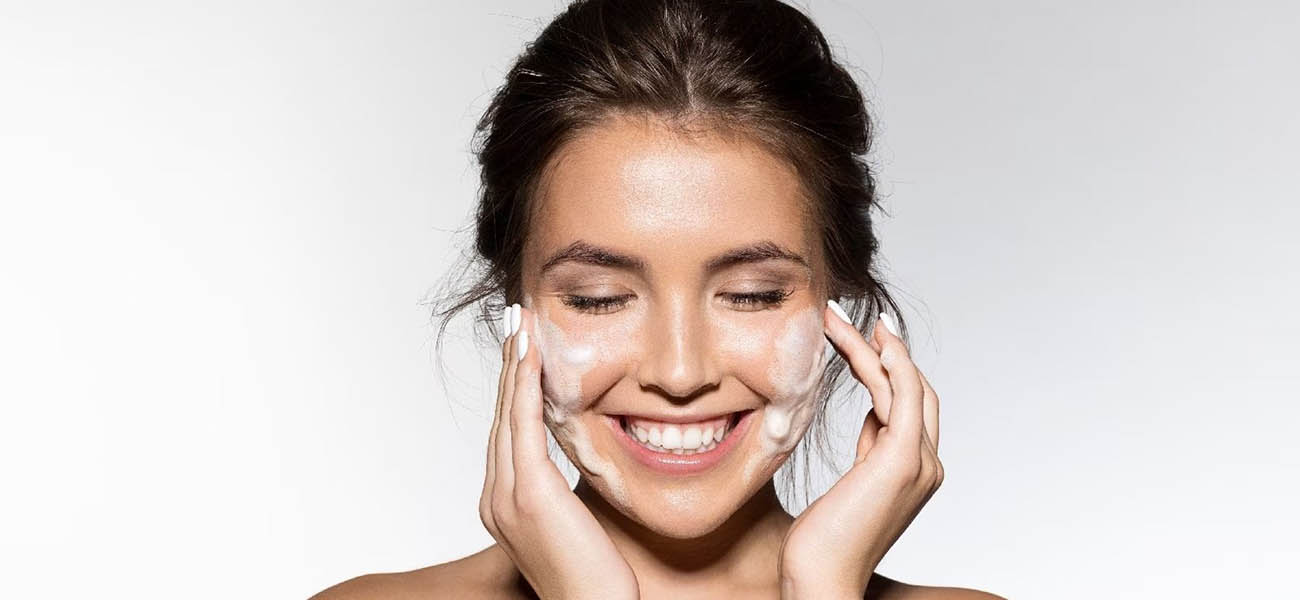 Creating the Perfect No-Makeup Look: 10 Steps to Achieve Naturally Flawless Skin